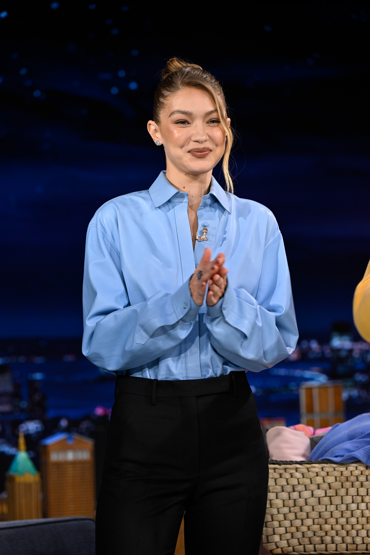 Модель Victoria's Secret Джиджи Хадид показала стильный весенний образ, который легко повторить - 708377 Модель Victoria's Secret Джиджи Хадид показала стильный весенний образ, который легко повторить - фото 708377