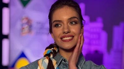 Олександра Кучеренко не сумує після розлучення з Комаровим: дівчина засвітилась на подіумі в Туреччині