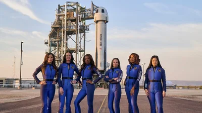 Ось хто з зірок мав би полетіти у космос разом з Кеті Перрі та Лорен Санчес, але вони відмовились