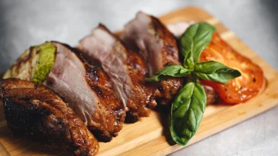 Готуємо з МастерШефом: королівська запечена підчеревина на великодній стіл