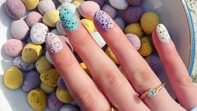 От цветочков до пасхальных яиц: 10 пасхальных дизайнов ногтей, которые хочется повторить