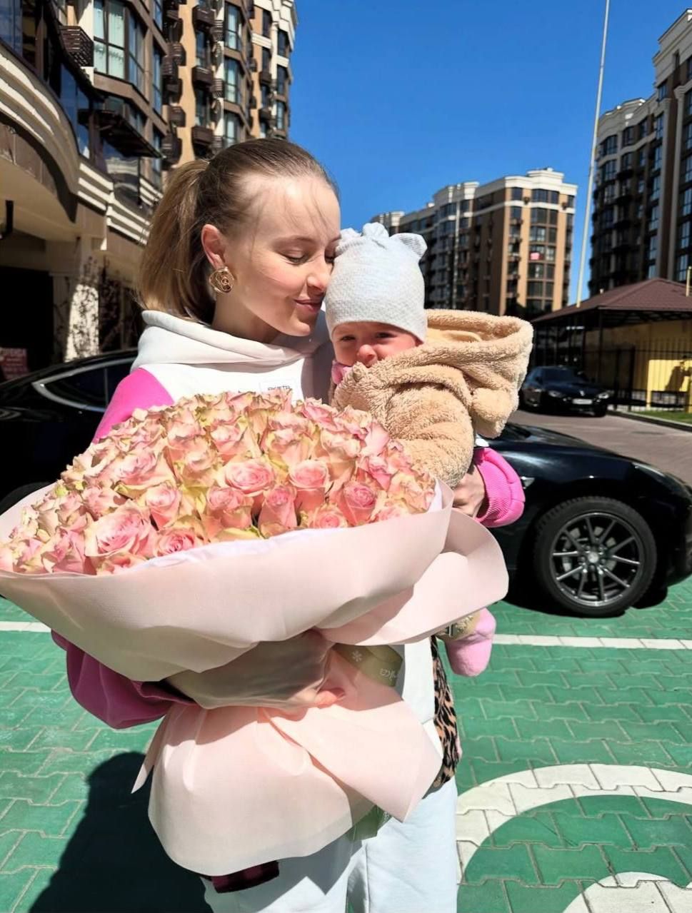 Анна Сагайдачная впервые показала лицо дочери и растрогала фото с прогулки - 708797 Анна Сагайдачная впервые показала лицо дочери и растрогала фото с прогулки - фото 708797