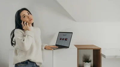 Чи зобов'язаний вчитель давати свій номер телефону батькам: роз'яснення юриста