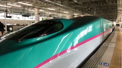 "Поцелуй Синкансэн": вот за чем едут туристы в Японию – видео, которое желают снять все трейнспоттеры