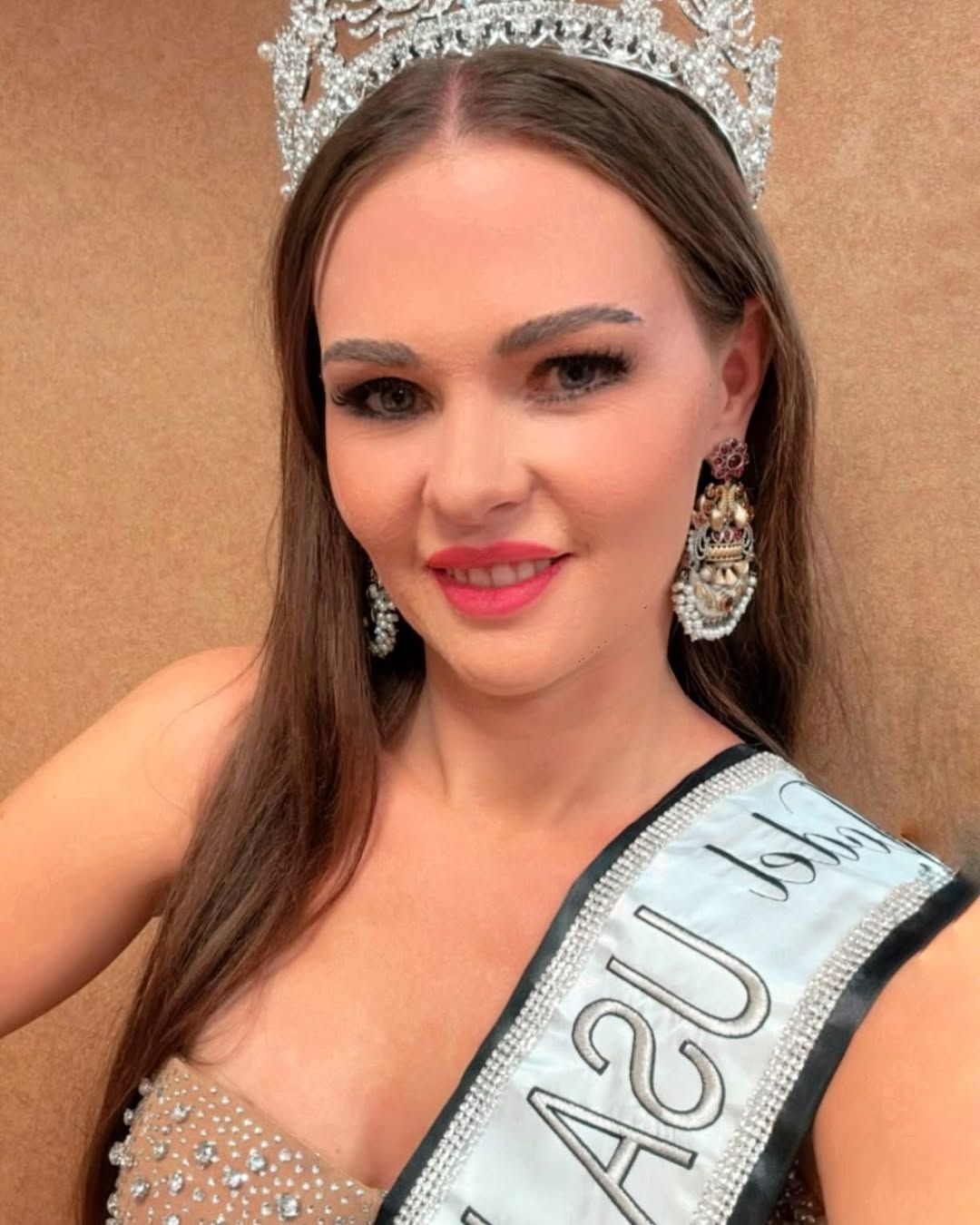 Мама троих детей из Киева победила в конкурсе красоты Ms USA Universe 2025, завоевав сразу две короны - фото 709689