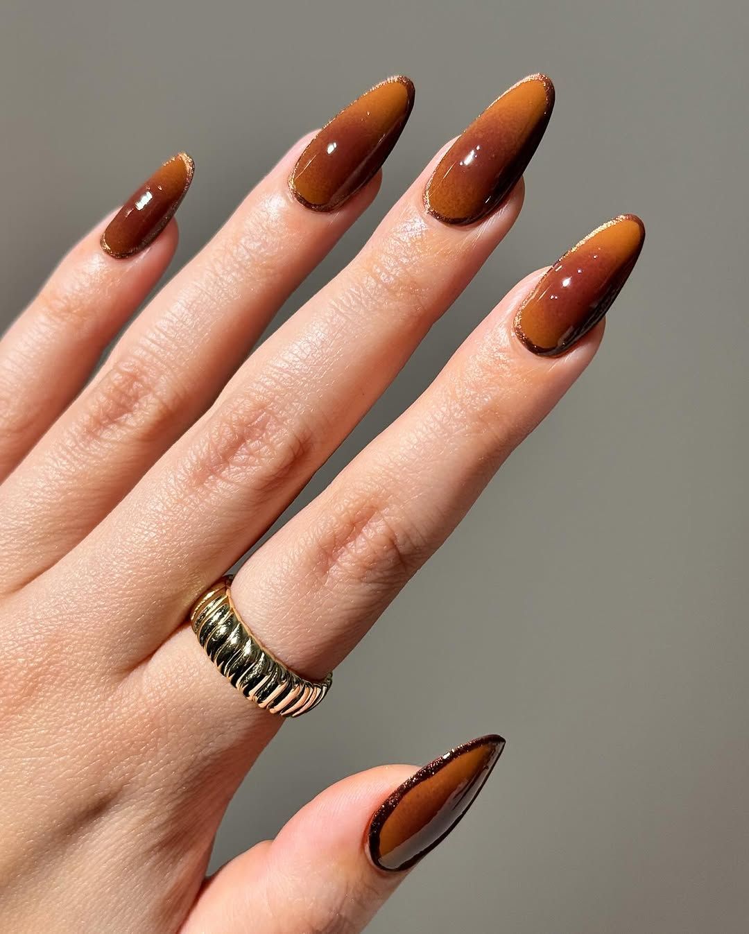 Что такое moody nails: весенний маникюр, который нас покорил - фото 709900