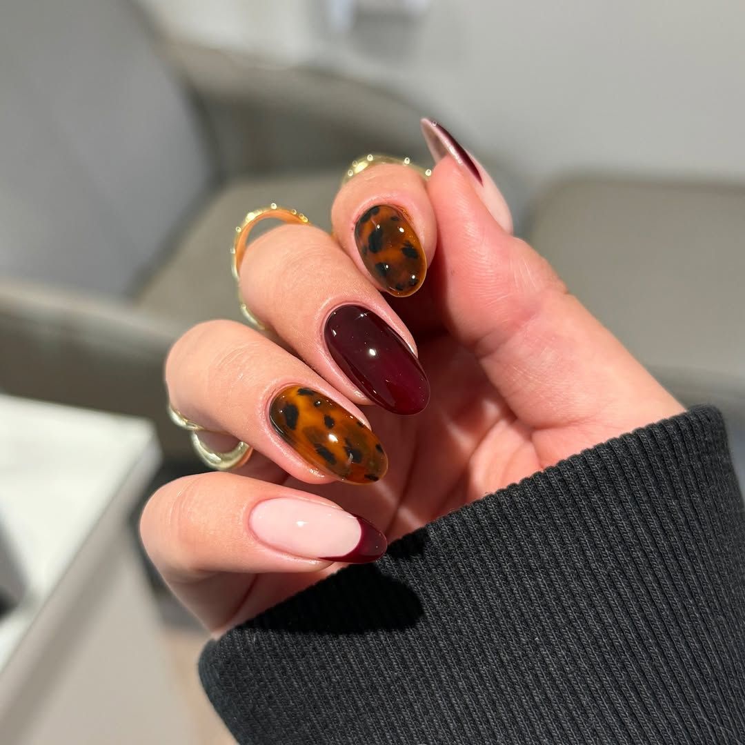 Что такое moody nails: весенний маникюр, который нас покорил - фото 709902