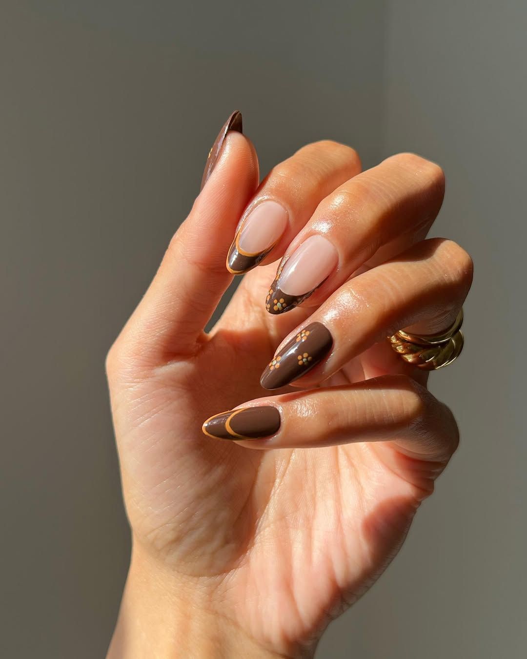 Что такое moody nails: весенний маникюр, который нас покорил - фото 709905