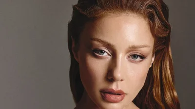 Тина Кароль очаровала обольстительным взглядом в новой фотосессии и показала сексуальное платье