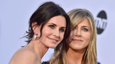 Дженніфер Еністон і Кортні Кокс за крок від сварки: до чого тут Меган Маркл