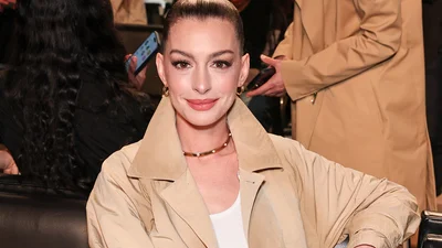 Обличчя без зморшок: Енн Гетевей викликала чутки про пластику після появи на показі Ralph Lauren