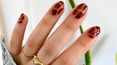 Тваринний принт на нігтях: 6 стильних ідей для весни 2025