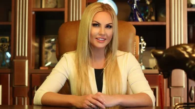 Камалия показала себя без макияжа в цыганских хоромах