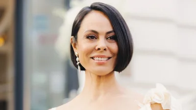 Ексдружина Кличка в 51 рік одягнула мініспідницю та запалила танцем - дивись відео з самого серця Валенсії