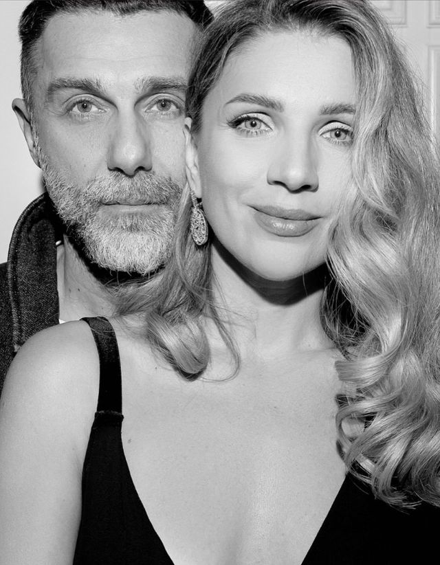 Порнодағы томпақ жас қыздар