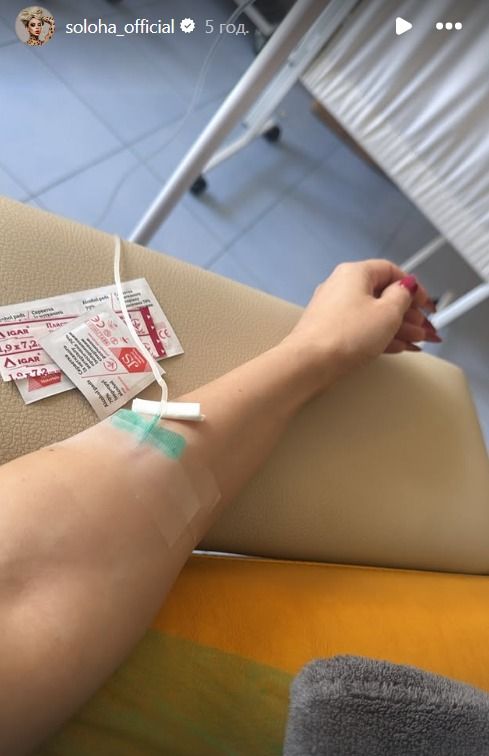 Беременная СолоХа оказалась под крапильницей из-за издевательств коллеги - все из-за слухов, что папа Цимбалюк - фото 711405