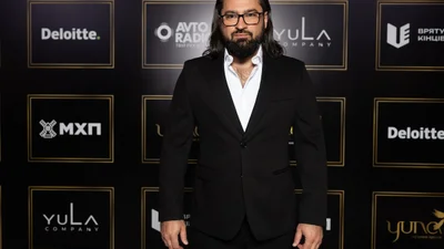 Женя Фешак вручив нагороду "Відкриття року" на YUNA-2025: "Domiy — велика молодець"