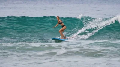 Королева серфу: 43-річна Іванка Трамп в купальнику приборкала хвилі