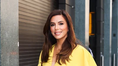 Єва Лонгорія вразила максимально сміливою жовтою сукнею: для любителів яскравого