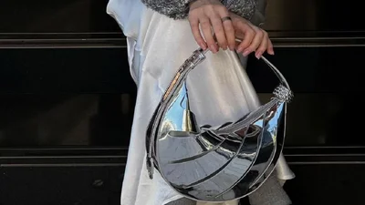 Металічна сумка — головний весняний аксесуар, без якого ти не обійдешся