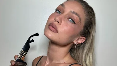 Джиджи Хадид отметила день рождения с Брэдли Купером и заинтриговала кольцом на пальце