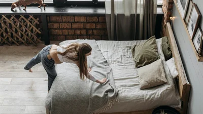 Как превратить 20 "квадратов" в просторную комнату: советы дизайнера интерьера