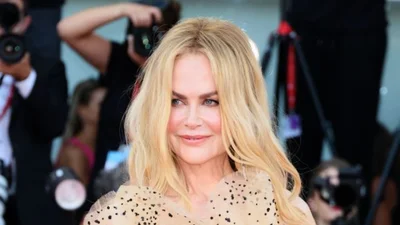 Николь Кидман похвасталась изящной фигуркой на балконе с роскошным видом: фанаты сходят с ума