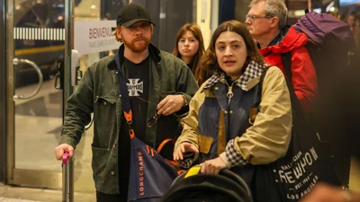 Звезду "Гарри Поттера" заметили на первой прогулке с дочкой – и теста на отцовство не надо