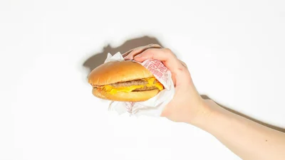 McDonald's прибирає свій легендарний бургер із меню в Україні