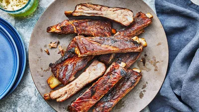 Ребра в рукаві для запікання – якщо немає гриля, а на пікнік хочеться