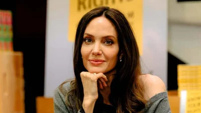 Анджелину Джоли подловили в магазине с сыном - в сети шокированы, как сейчас выглядит наследник актрисы