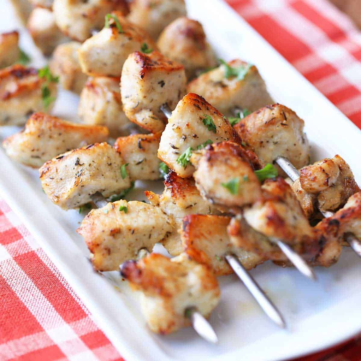 Открываем сезон пикников: 3 самых вкусных рецепта шашлыков - фото 713985