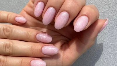 Манікюр "Солодка вата" – новий весняний тренд, який точно тобі сподобається