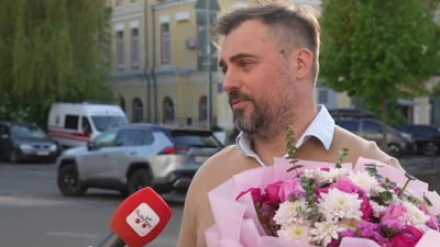 "Она опытный художник", - муж Елены Кравец нежно поддержал звездную жену с сольным проектом