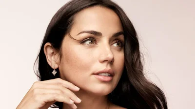 Девушка Тома Круза назвала сериал, который научит тебя английскому