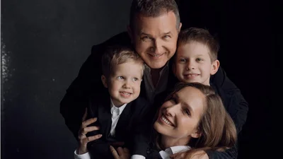 Щасливі разом: Осадча й Горбунов поділилися милою фотосесією з усіма синами