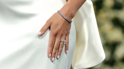 Это новый идеальный маникюр для невест - и он уже затмил френч