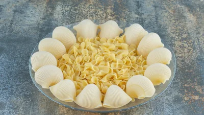 Ситний салат із макаронів - неочікуваний фіт з овочами, який точно зведе тебе з розуму