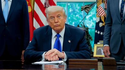 Трампу порадили знизити ціну на яйця, перш ніж братись за Голлівуд