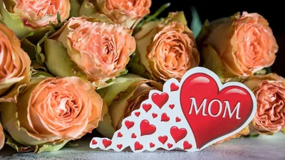 С Днем матери 2025 - нежные открытки и прикольные поздравления своими словами, чтобы рассмешить твою маму