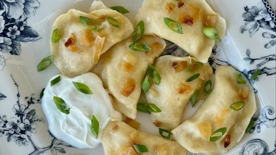 Вареники с творогом и зеленым луком – весенний рецепт на ужин