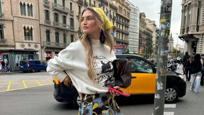 5 способів, як носити шовковий шарф цього літа