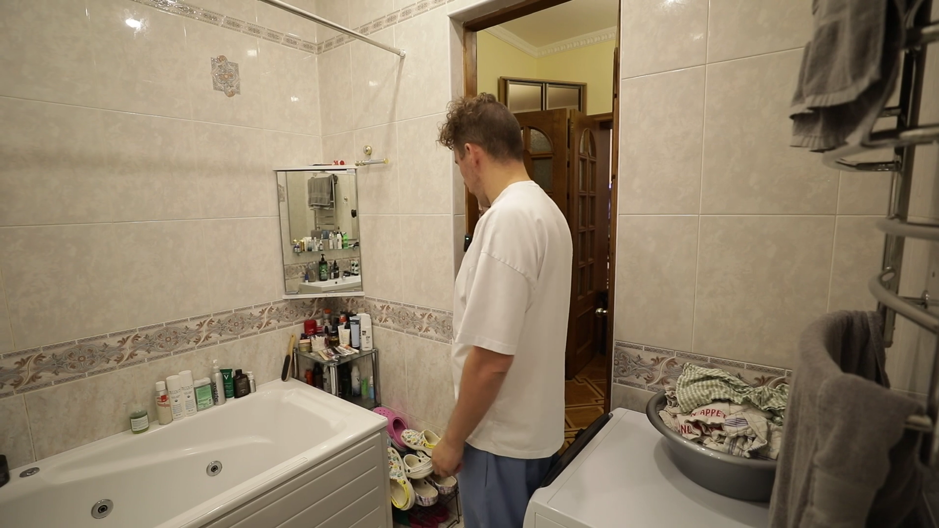 Квартира за 42 тисячі гривень у самому центрі Києва: де і як живе епатажний шеф-кухар Євген Клопотенко - 716365 Квартира за 42 тисячі гривень у самому центрі Києва: де і як живе епатажний шеф-кухар Євген Клопотенко - фото 716365