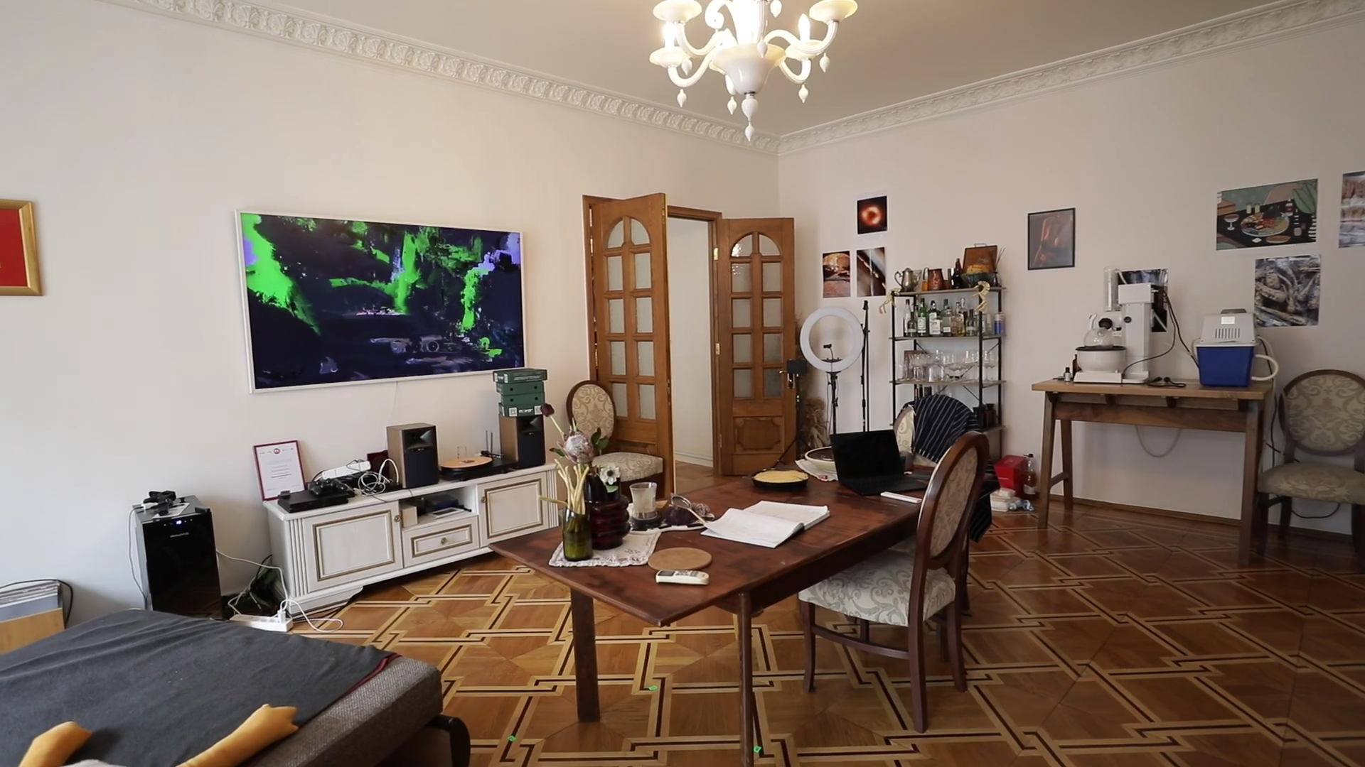 Квартира за 42 тисячі гривень у самому центрі Києва: де і як живе епатажний шеф-кухар Євген Клопотенко - 716368 Квартира за 42 тисячі гривень у самому центрі Києва: де і як живе епатажний шеф-кухар Євген Клопотенко - фото 716368