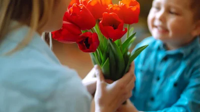 С Днем матери 2025 - милые картинки и стихи для поздравления родненькой