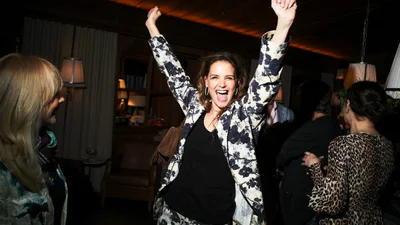 Кеті Голмс вривається в тренди з XXL-гривкою - і ми просто в захваті від її зачіски