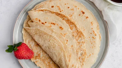 Для веганів і не тільки: як приготувати млинці без яєць і молока