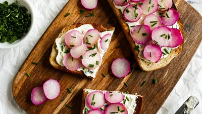 Хумус с редиской – вкусная намазка за 10 минут