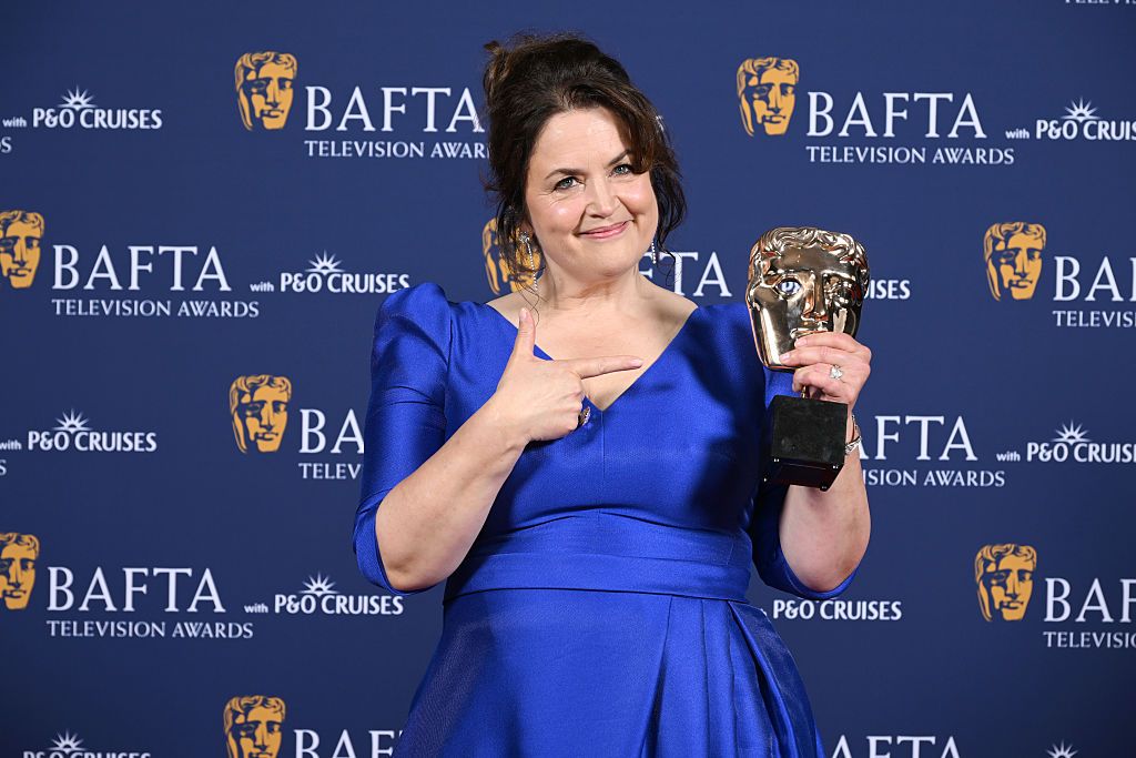 Акторка Рут Джонс з премією BAFTA 2025 - фото 717228