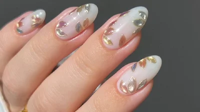 5 варіантів випускного манікюру, які пасуватимуть до будь-якої сукні